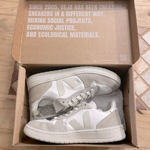 Veja White Sneakers Size 8 V-10 B-Mesh